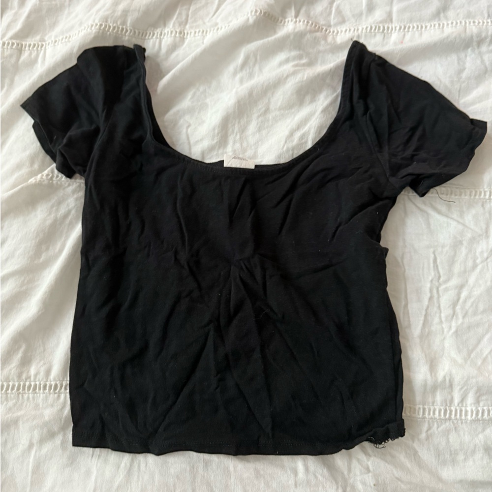 Black cropped tee shirt